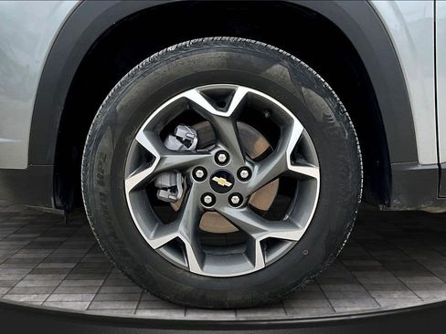 Used 2025 Chevrolet Trax LT w/ Driver Confidence Package FWD image 32