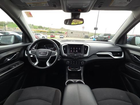 Used 2024 GMC Terrain SLE image 29