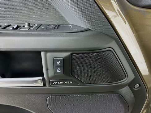 Used 2025 Land Rover Defender 110 S image 20