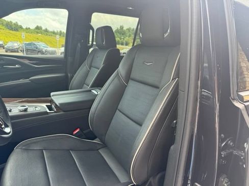 Used 2024 Cadillac Escalade Premium Luxury w/ Performance Package AWD/4WD image 17