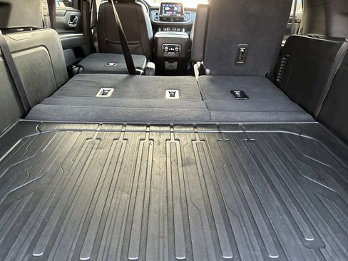 Used 2021 GMC Yukon XL SLT w/ SLT Luxury Package image 17