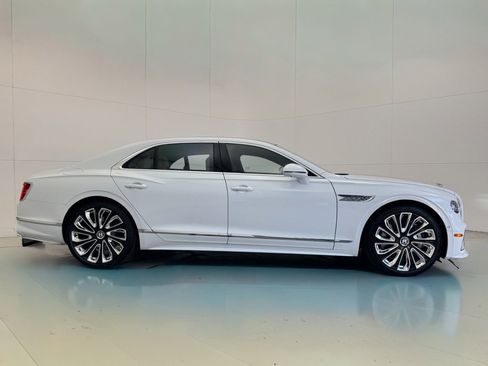New 2026 Bentley Flying Spur Mulliner image 2