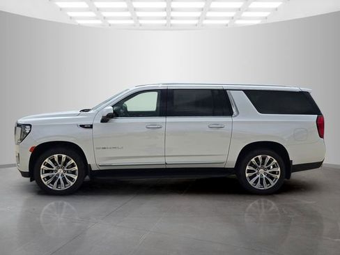 Used 2023 GMC Yukon XL Denali AWD/4WD image 5