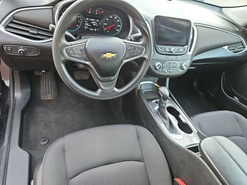 Used 2021 Chevrolet Malibu LT FWD image 2