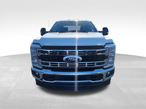 Used 2026 Ford F350 XLT AWD/4WD image 3