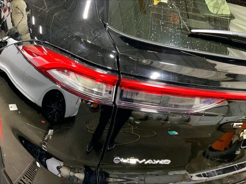 Used 2025 Toyota Crown Signia XLE image 29