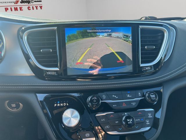 Used 2026 Chrysler Pacifica Limited FWD image 22