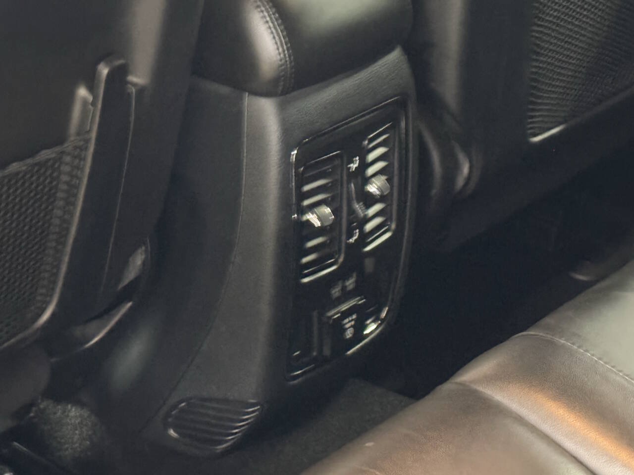 Used 2020 Jeep Grand Cherokee Limited AWD/4WD image 10