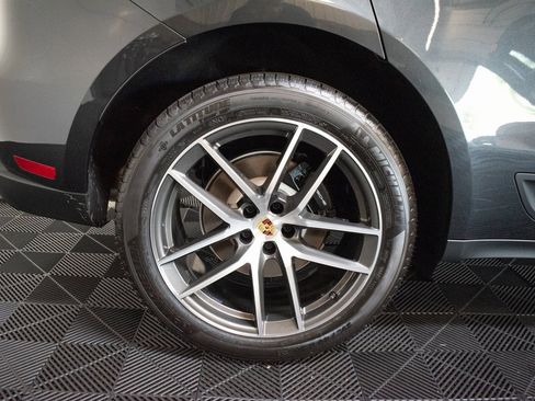 New 2025 Porsche Macan image 17