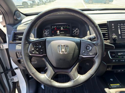Used 2025 Honda Passport TrailSport image 17