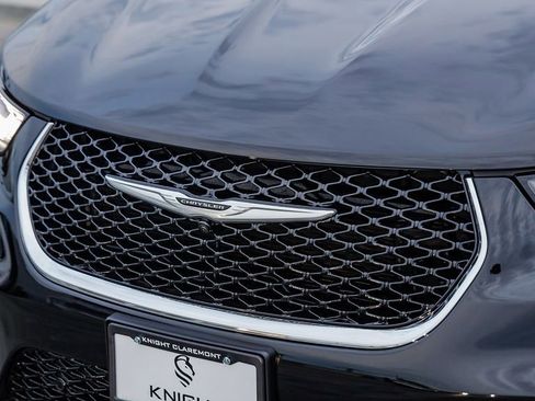 New 2026 Chrysler Pacifica Select image 6