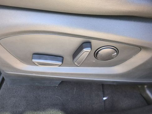 Used 2022 Ford Explorer XLT w/ Equipment Group 202A image 17