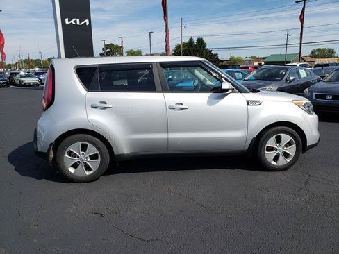 Used 2016 Kia Soul FWD image 2