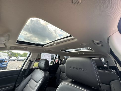 Used 2023 GMC Acadia Denali w/ Denali Ultimate Package AWD/4WD image 19