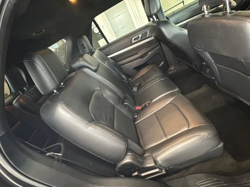Used 2018 Ford Explorer XLT w/ Equipment Group 202A FWD image 23