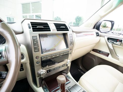 Used 2017 Lexus GX 460 Premium AWD/4WD image 36