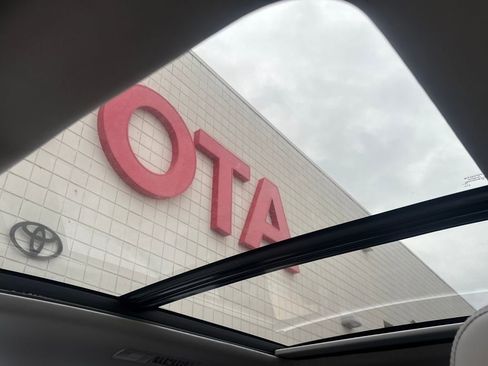 Used 2018 Toyota Highlander Limited Platinum image 16