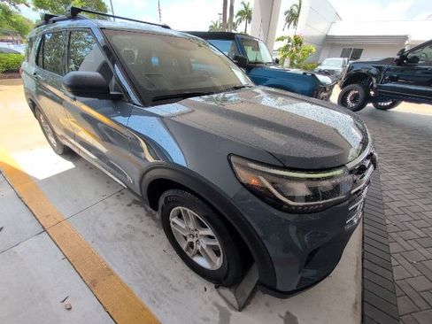 Used 2025 Ford Explorer Active w/ Active Comfort Package RWD image 2