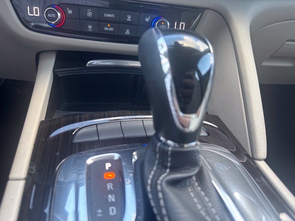 Used 2018 Buick Regal Essence w/ Driver Confidence Package #1 FWD image 20