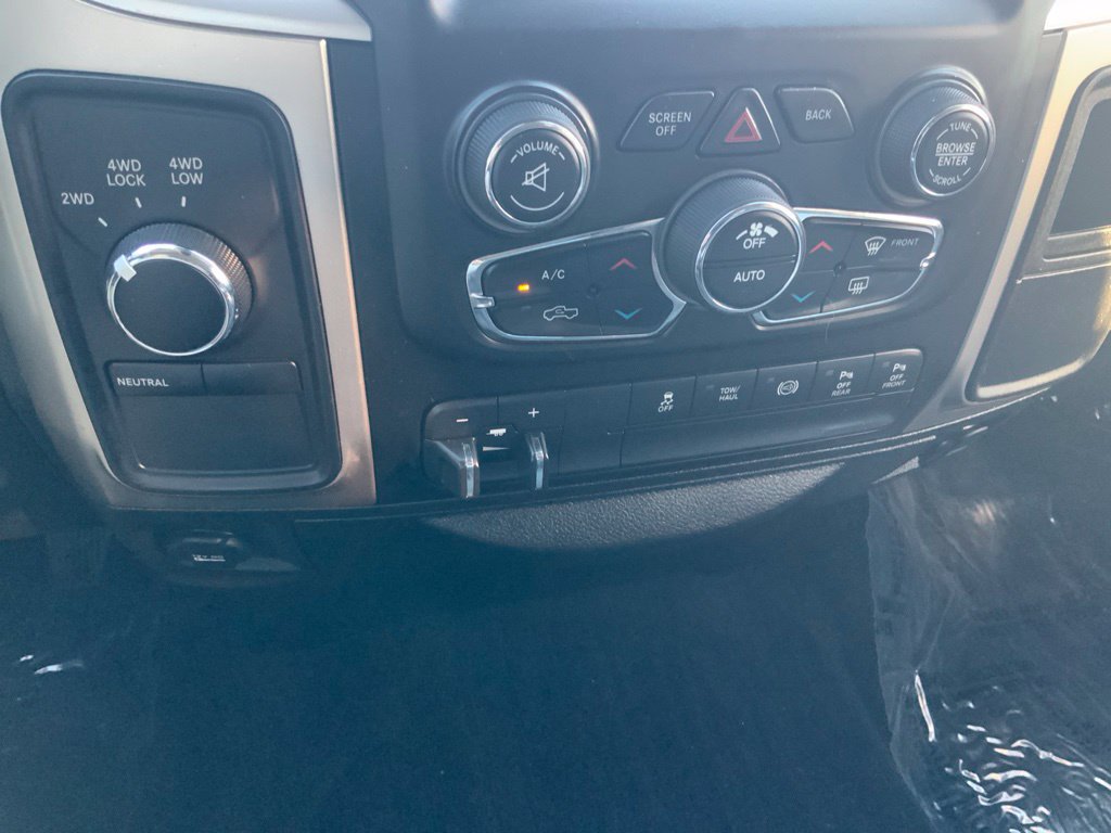 Used 2018 RAM 2500 SLT w/ Luxury Group AWD/4WD image 27