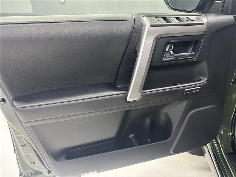 Used 2022 Toyota 4Runner Limited AWD/4WD image 18