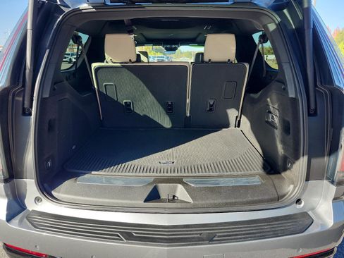 Used 2025 Cadillac Escalade ESV Sport w/ Touring Package image 11