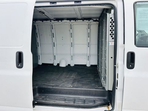 Used 2020 GMC Savana 2500 Extended w/ Driver Convenience Package image 16