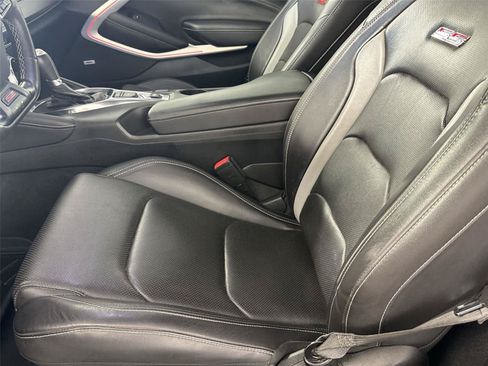 Used 2018 Chevrolet Camaro SS RWD image 11