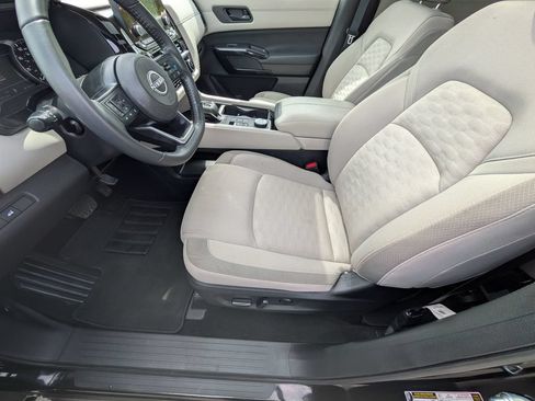 Certified 2024 Nissan Pathfinder SV w/ SV Premium Package AWD/4WD image 12