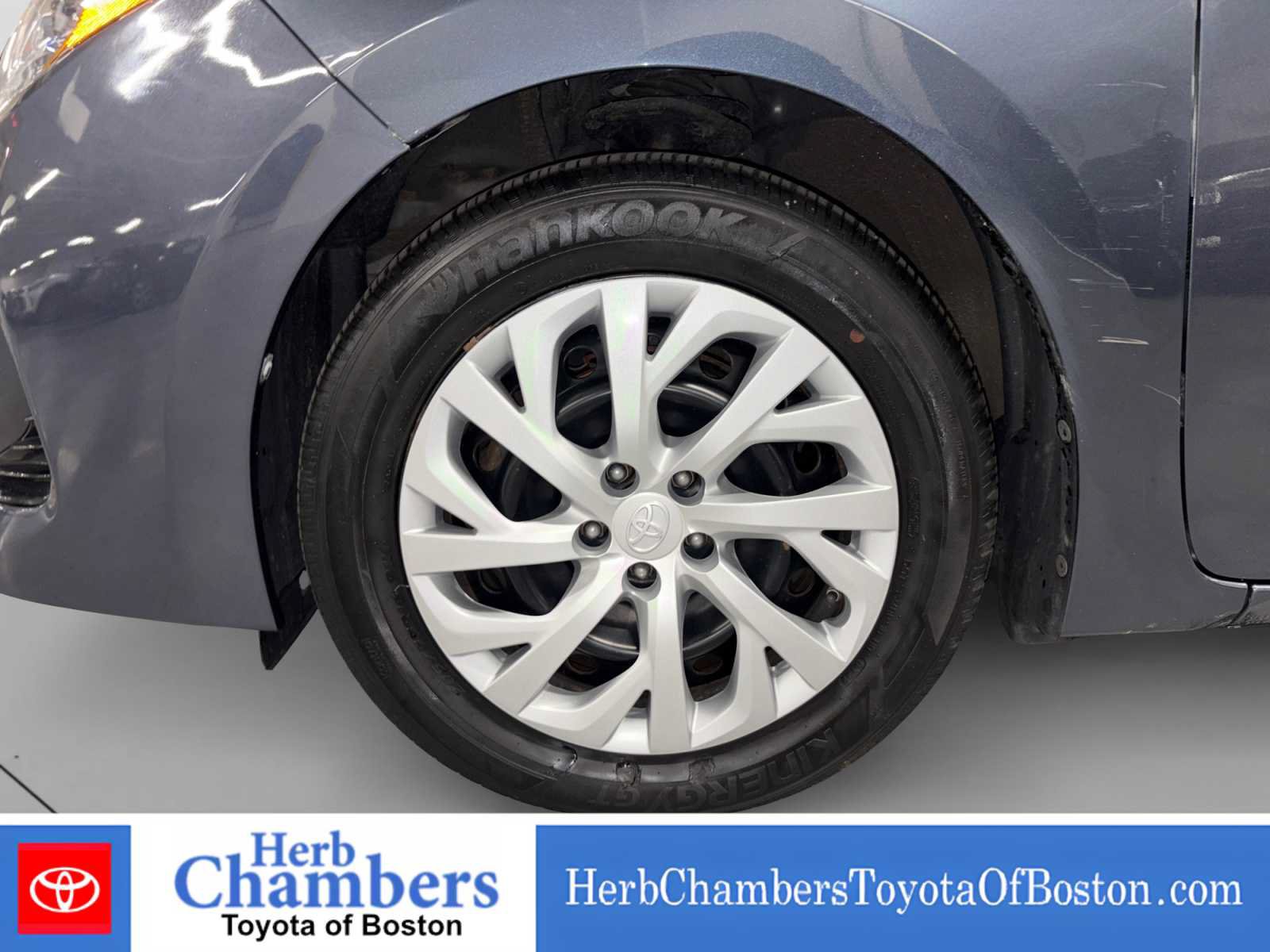 Used 2018 Toyota Corolla LE w/ Carpet Mat Package (TMS) FWD image 8