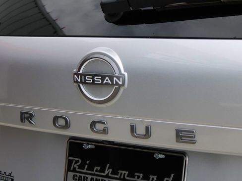 Used 2024 Nissan Rogue SV AWD/4WD image 18