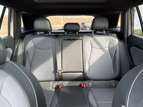 New 2026 Volkswagen Tiguan SE R-Line image 8