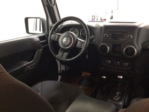 Used 2016 Jeep Wrangler Unlimited Sport w/ Connectivity Group image 16