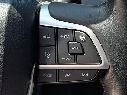 Used 2023 Toyota Highlander XLE FWD image 22