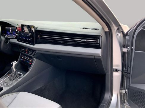Used 2025 Volkswagen Jetta SE FWD image 19