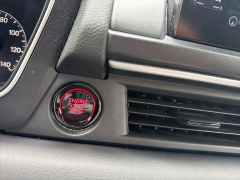 Used 2025 Honda Pilot Touring image 23