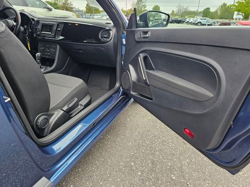 Used 2018 Volkswagen Beetle S FWD image 10