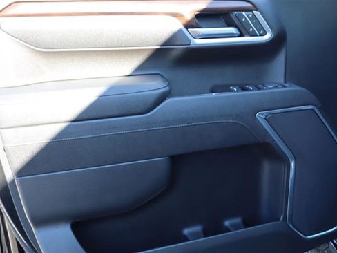 Used 2026 GMC Sierra 1500 SLT image 8