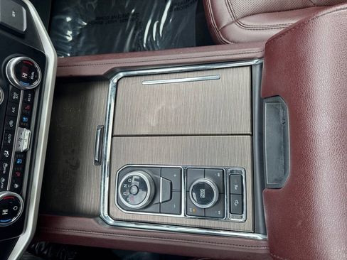 Used 2024 Ford Expedition Limited image 22