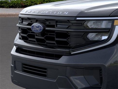 New 2025 Ford Expedition Active image 17