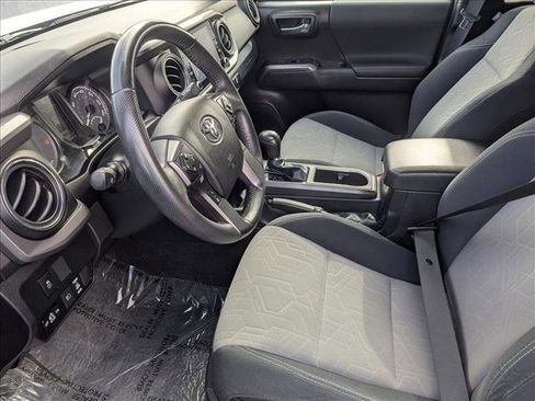 Used 2022 Toyota Tacoma TRD Off-Road image 14