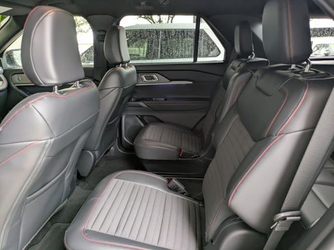 Certified 2026 Ford Explorer ST-Line w/ ST-Line Street Pack RWD image 16