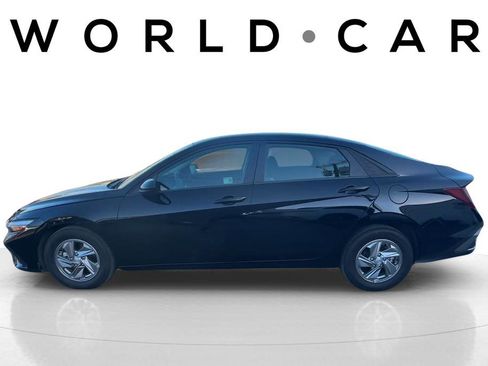 Certified 2025 Hyundai Elantra SE image 7