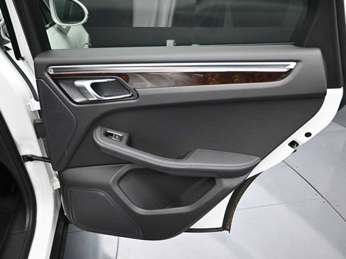 Certified 2023 Porsche Macan S AWD/4WD image 20
