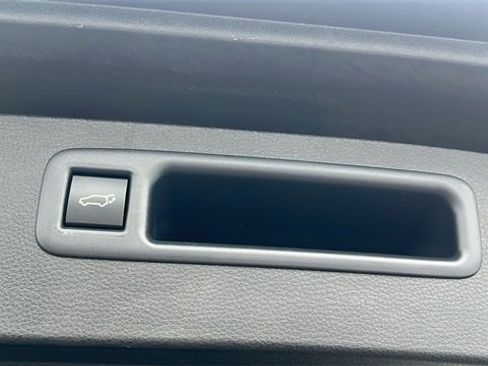 Certified 2025 Toyota Highlander Limited image 29