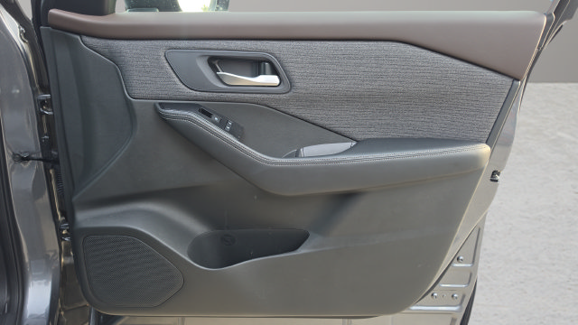 Used 2023 Nissan Rogue SV FWD image 31