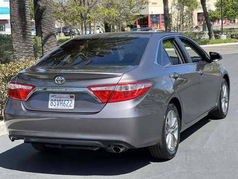 Used 2017 Toyota Camry SE w/ Moonroof Package image 13