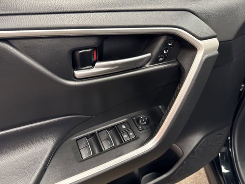 Used 2023 Toyota RAV4 XLE Premium image 27