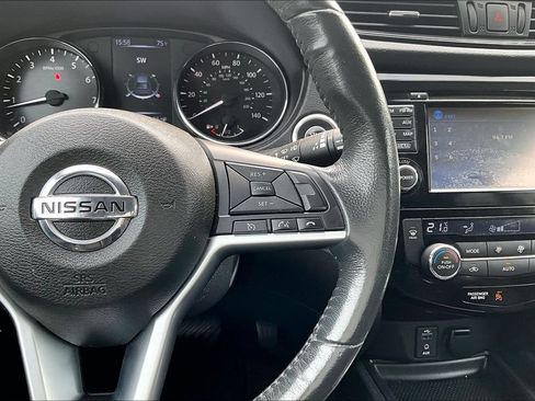 Used 2017 Nissan Rogue S AWD/4WD image 12