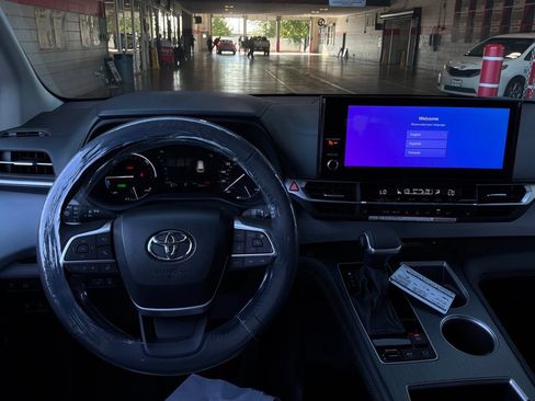 New 2026 Toyota Sienna XLE FWD image 14